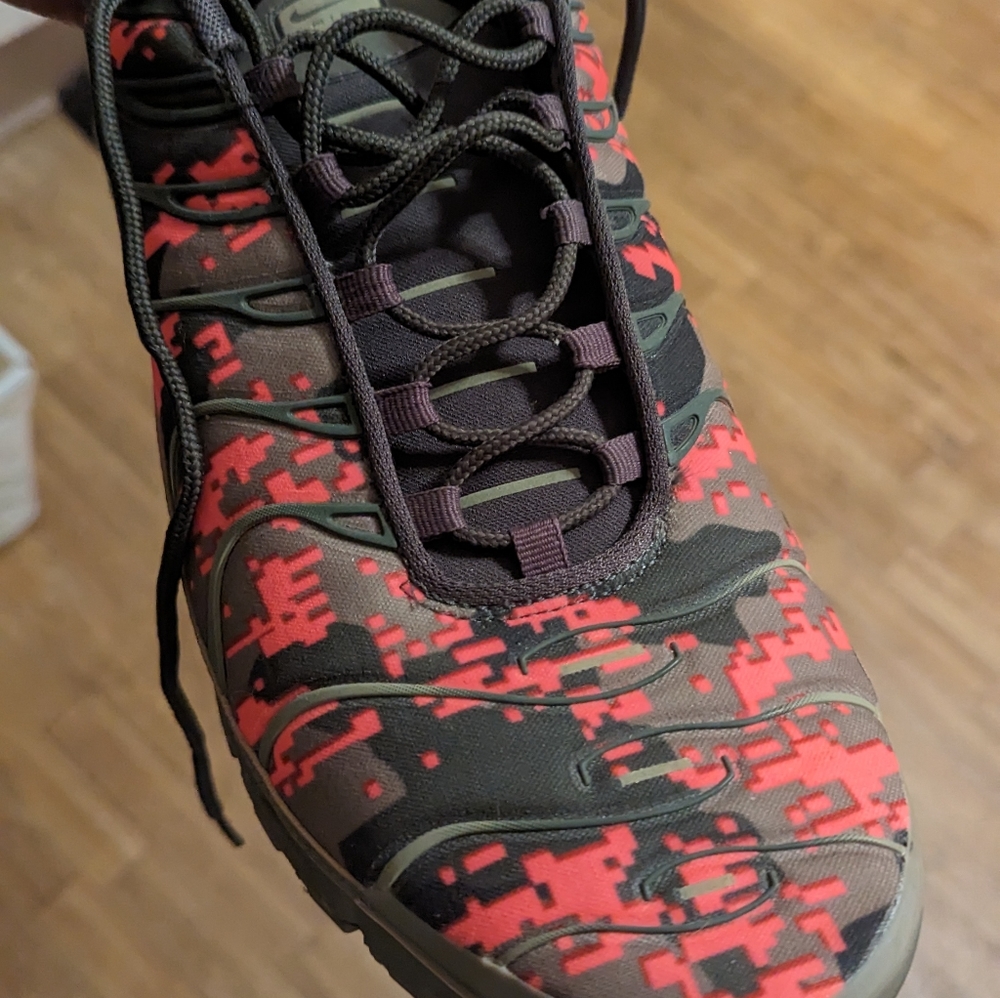 Nike - Picture 2 of 2
